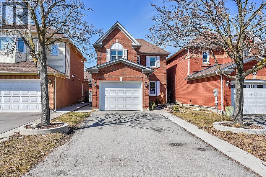 39 Blue Spruce Street, Brampton, Ontario  L6R 1C4 - Photo 3 - 40767182