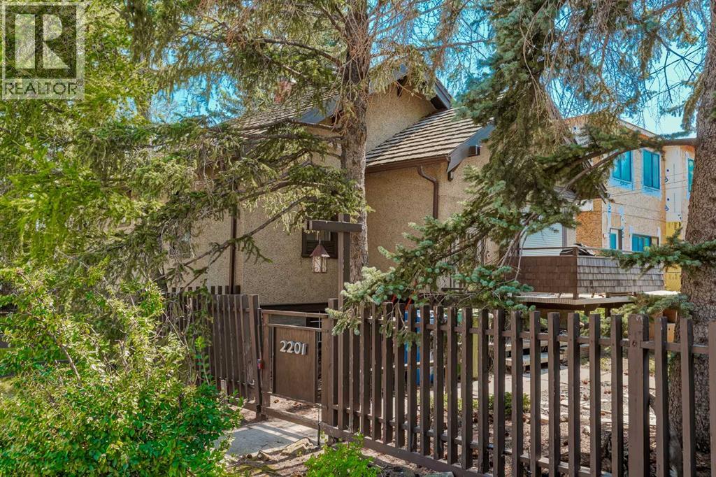 2201 26a Street Sw, Calgary, Alberta  T3E 2C2 - Photo 5 - A2253718