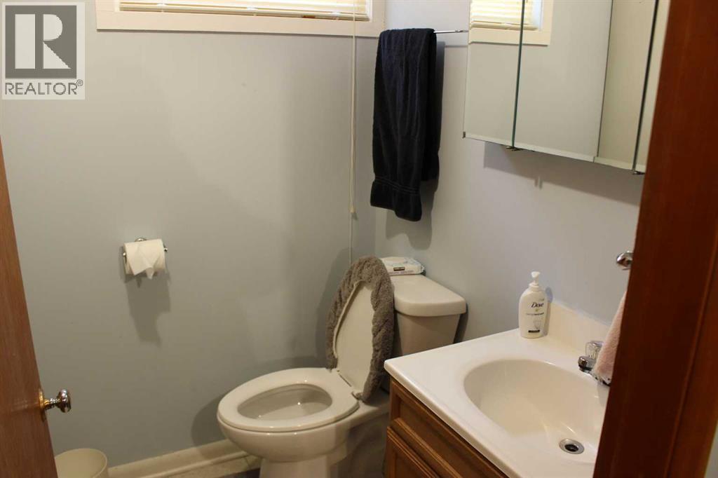408 Rogers Avenue, Picture Butte, Alberta  T0K 1V0 - Photo 15 - A2267149