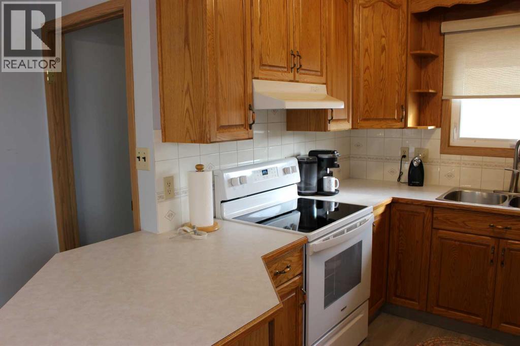408 Rogers Avenue, Picture Butte, Alberta  T0K 1V0 - Photo 4 - A2267149