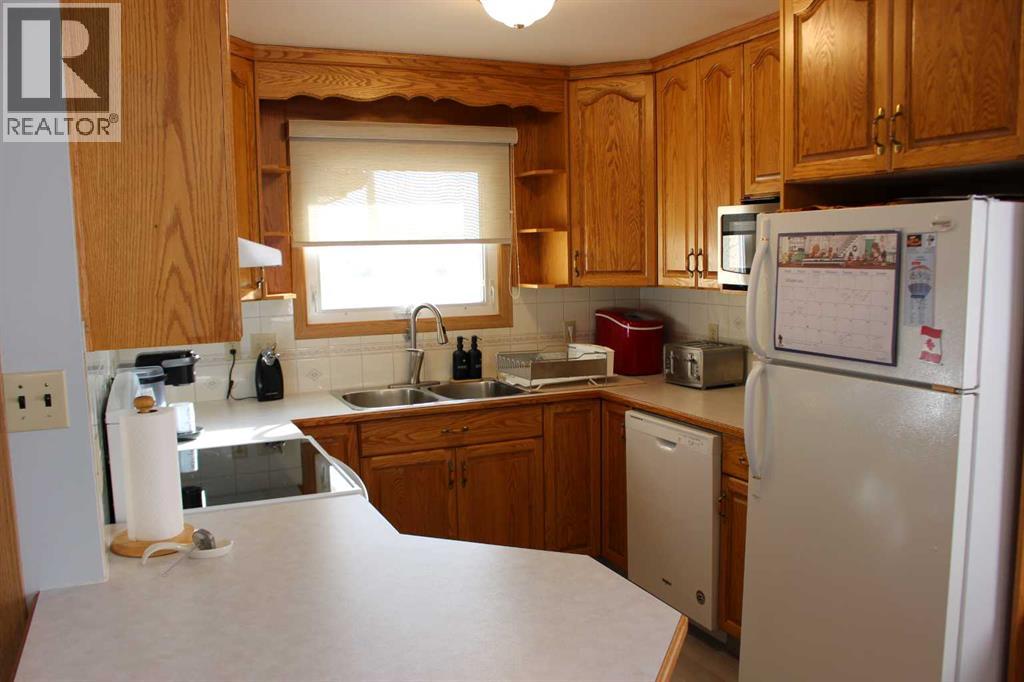 408 Rogers Avenue, Picture Butte, Alberta  T0K 1V0 - Photo 5 - A2267149