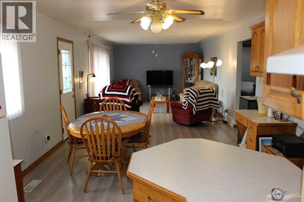 408 Rogers Avenue, Picture Butte, Alberta  T0K 1V0 - Photo 6 - A2267149
