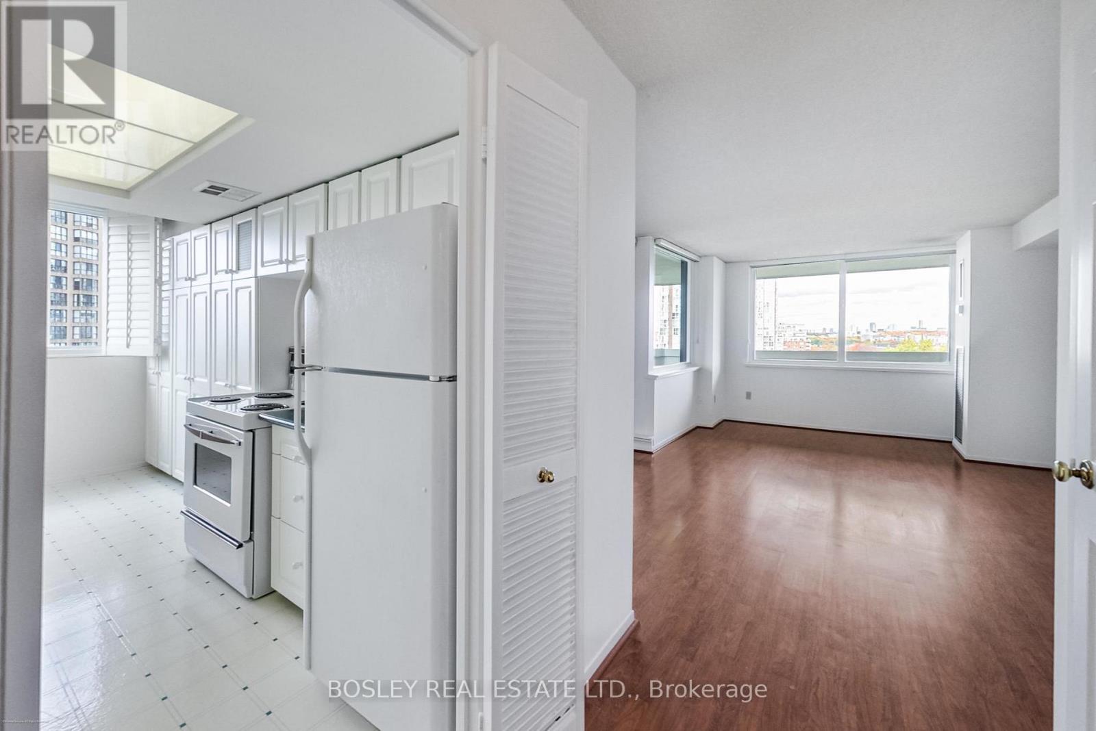 902 - 75 Wynford Heights Crescent, Toronto, Ontario  M3C 3H9 - Photo 7 - C12484421