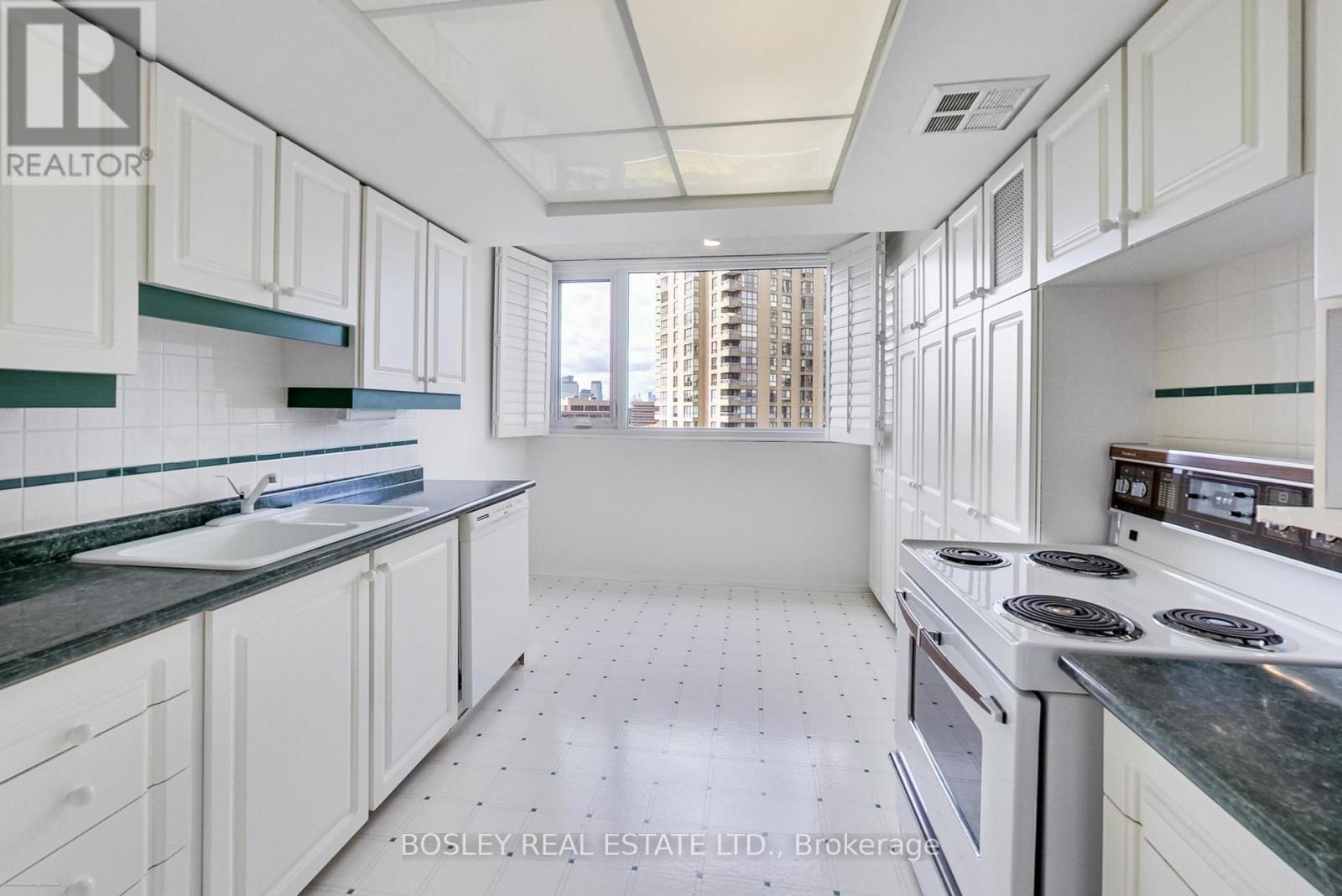 902 - 75 Wynford Heights Crescent, Toronto, Ontario  M3C 3H9 - Photo 8 - C12484421