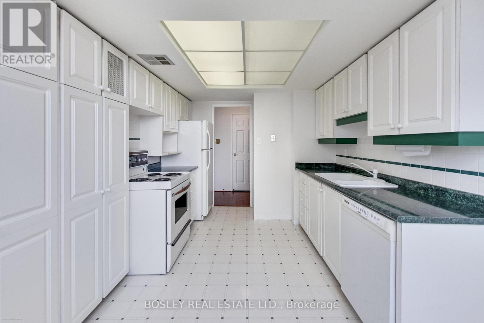 902 - 75 Wynford Heights Crescent, Toronto, Ontario  M3C 3H9 - Photo 9 - C12484421