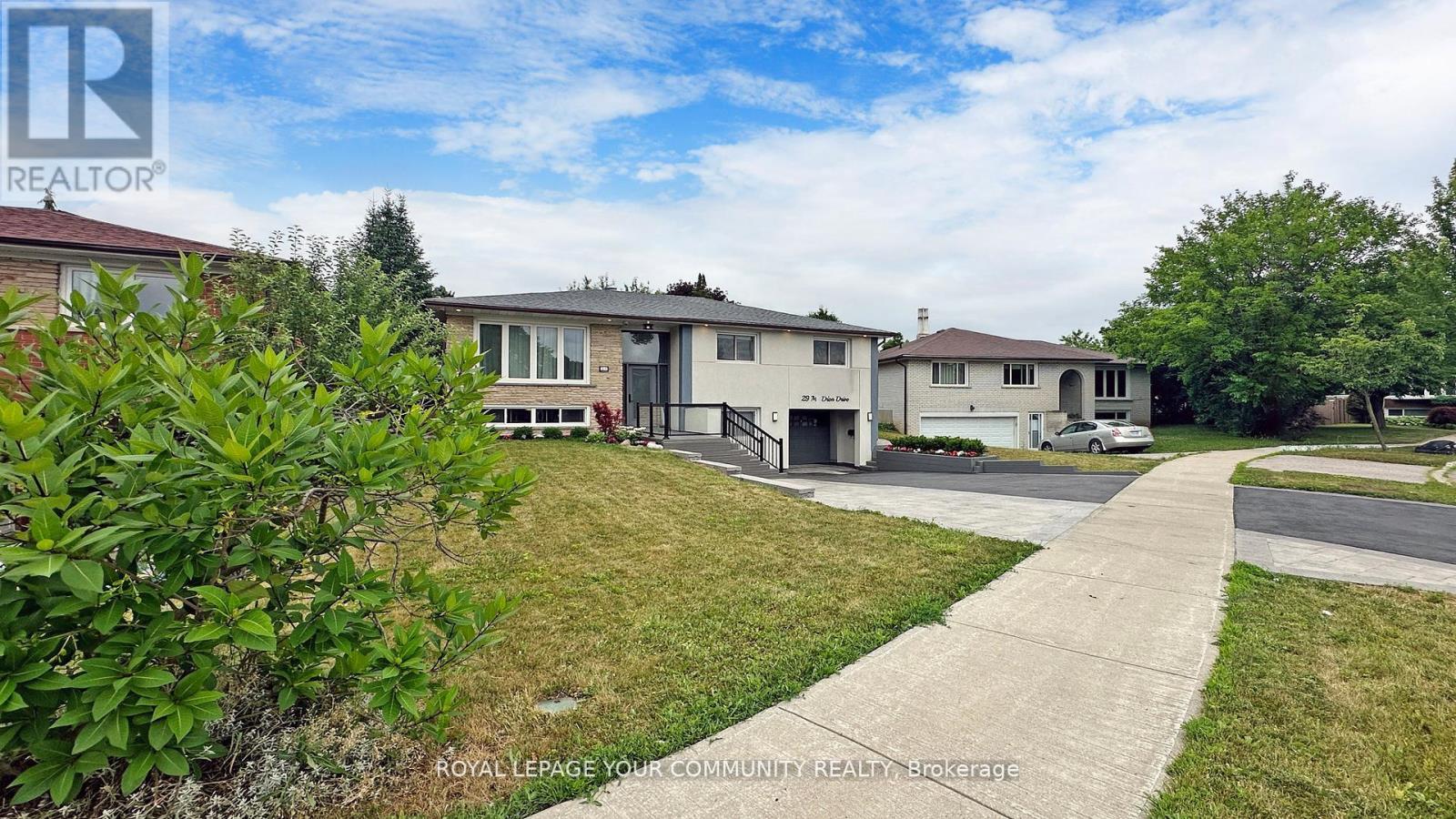 29 Manadon Drive, Toronto, Ontario  M2M 1W8 - Photo 4 - C12484428