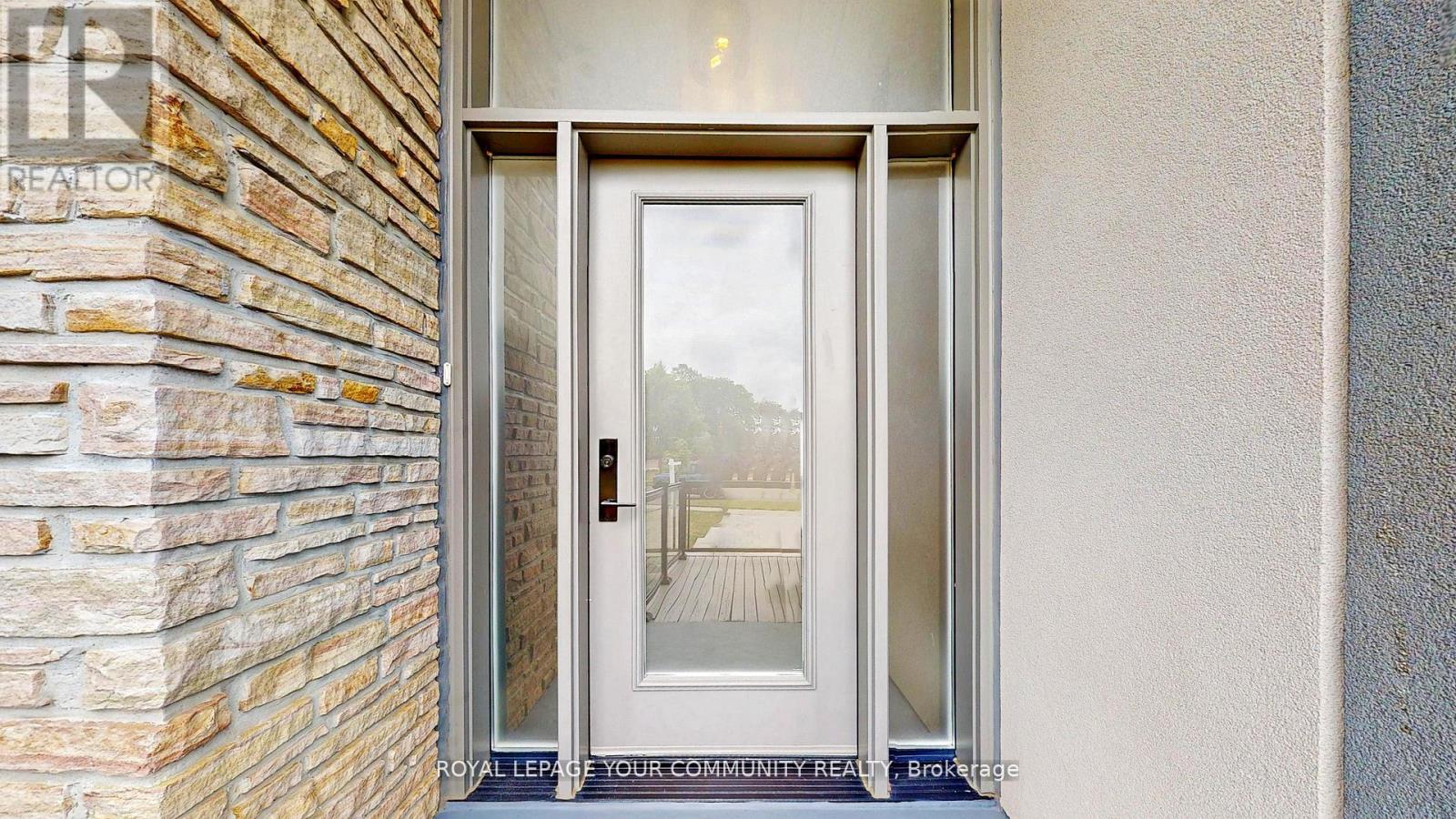 29 Manadon Drive, Toronto, Ontario  M2M 1W8 - Photo 7 - C12484428