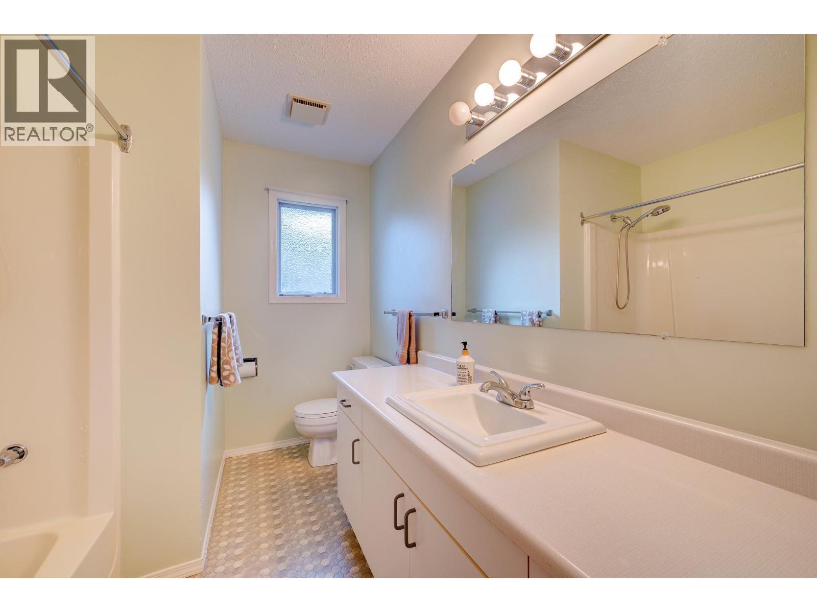 256 Valleyview Place, Kamloops, British Columbia  V2C 6M3 - Photo 11 - 10366540
