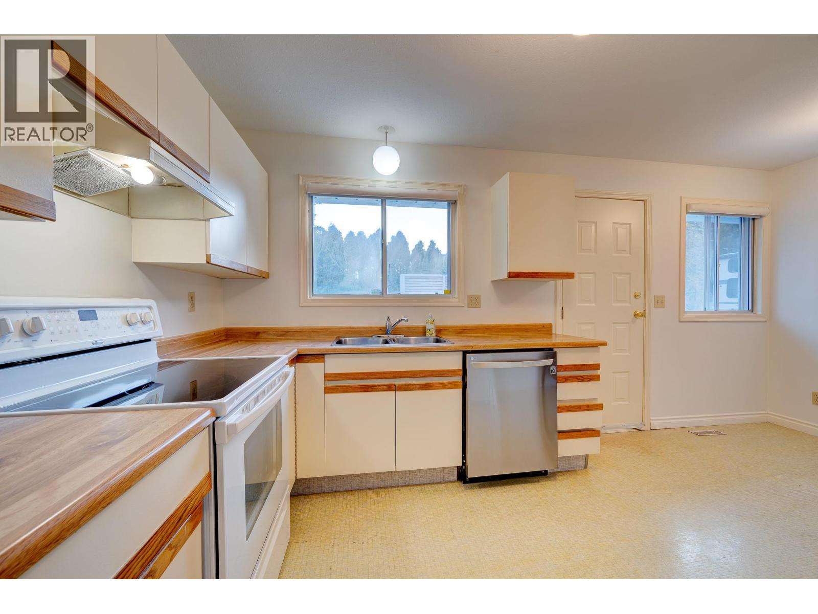 256 Valleyview Place, Kamloops, British Columbia  V2C 6M3 - Photo 8 - 10366540