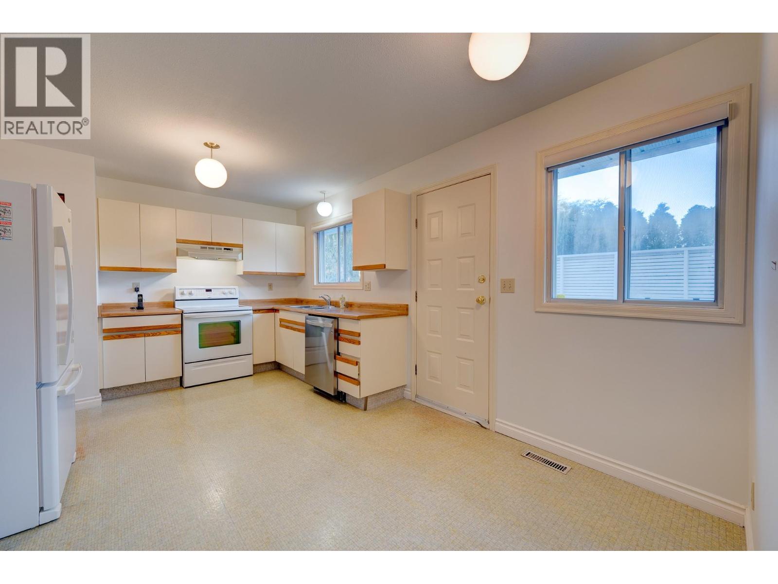 256 Valleyview Place, Kamloops, British Columbia  V2C 6M3 - Photo 9 - 10366540