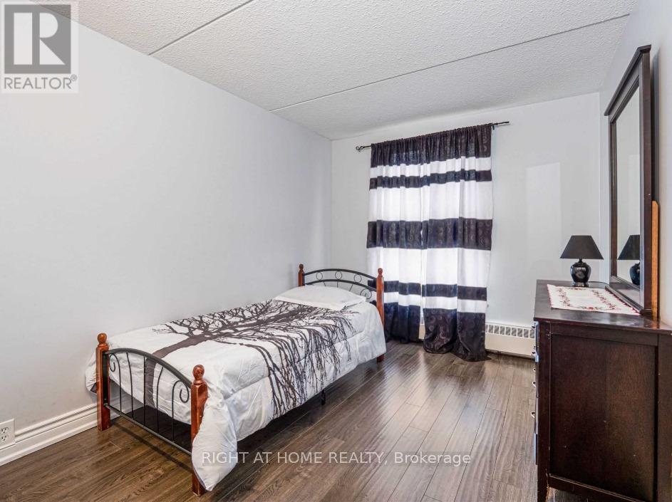 1104 - 2 Glamorgan Avenue, Toronto, Ontario  M1P 2M8 - Photo 10 - E12484435