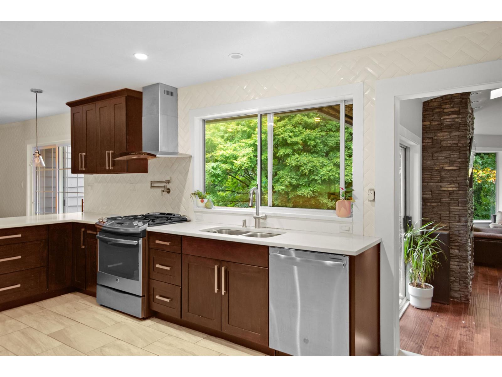 Property at 28280 MYRTLE AVENUE image 4