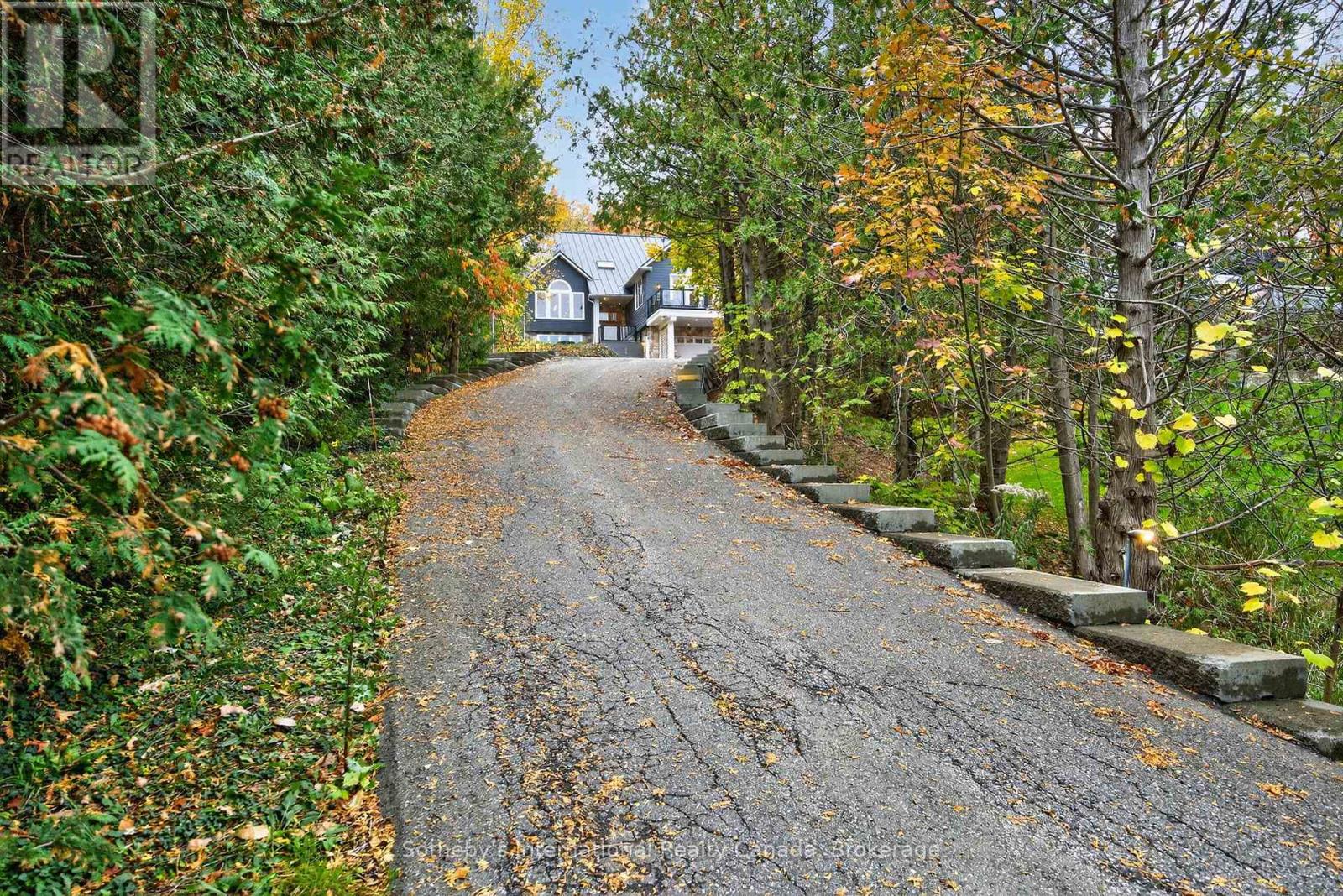 112 Arrowhead Crescent, Blue Mountains, Ontario  L9Y 0R9 - Photo 2 - X12484560