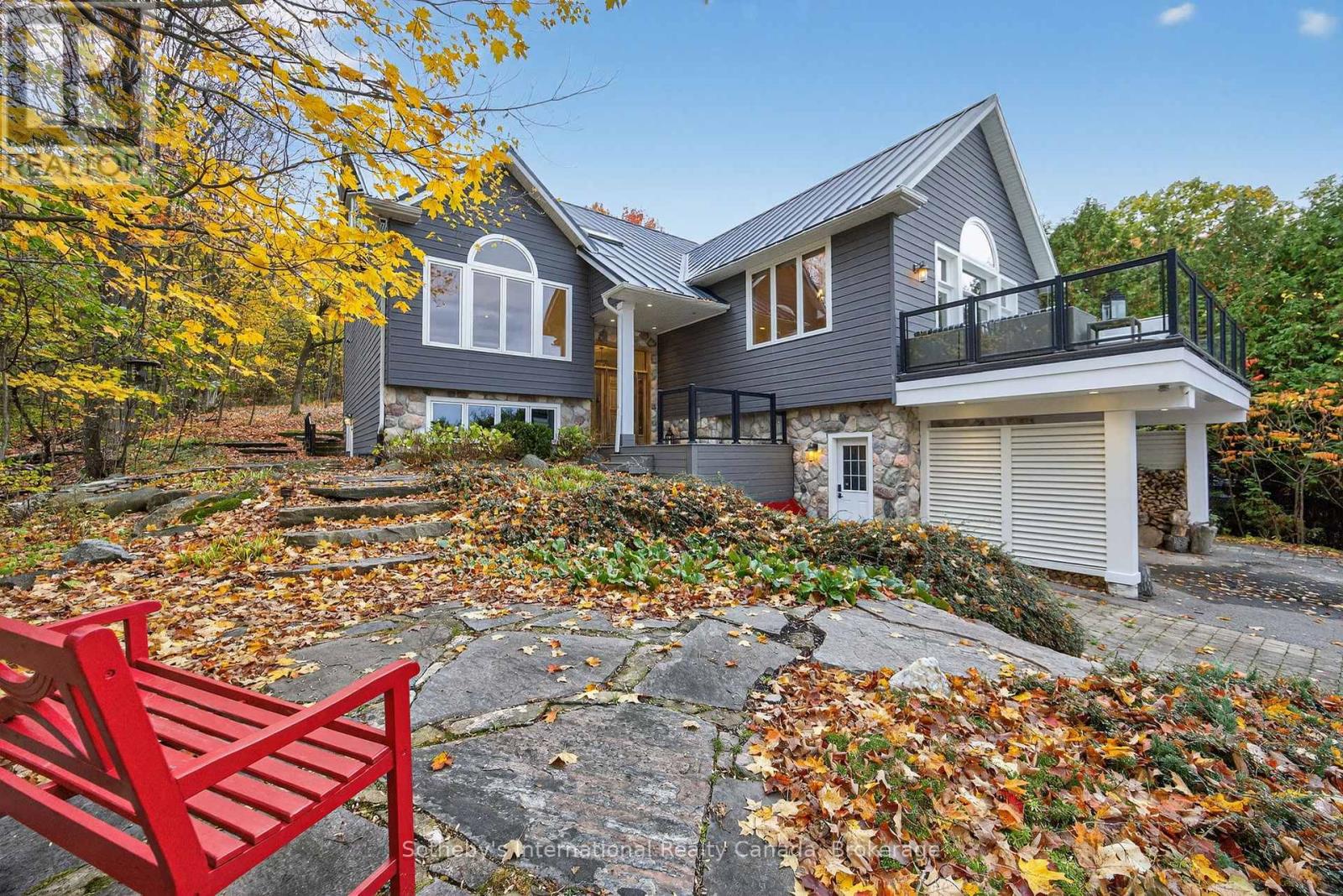 112 Arrowhead Crescent, Blue Mountains, Ontario  L9Y 0R9 - Photo 4 - X12484560