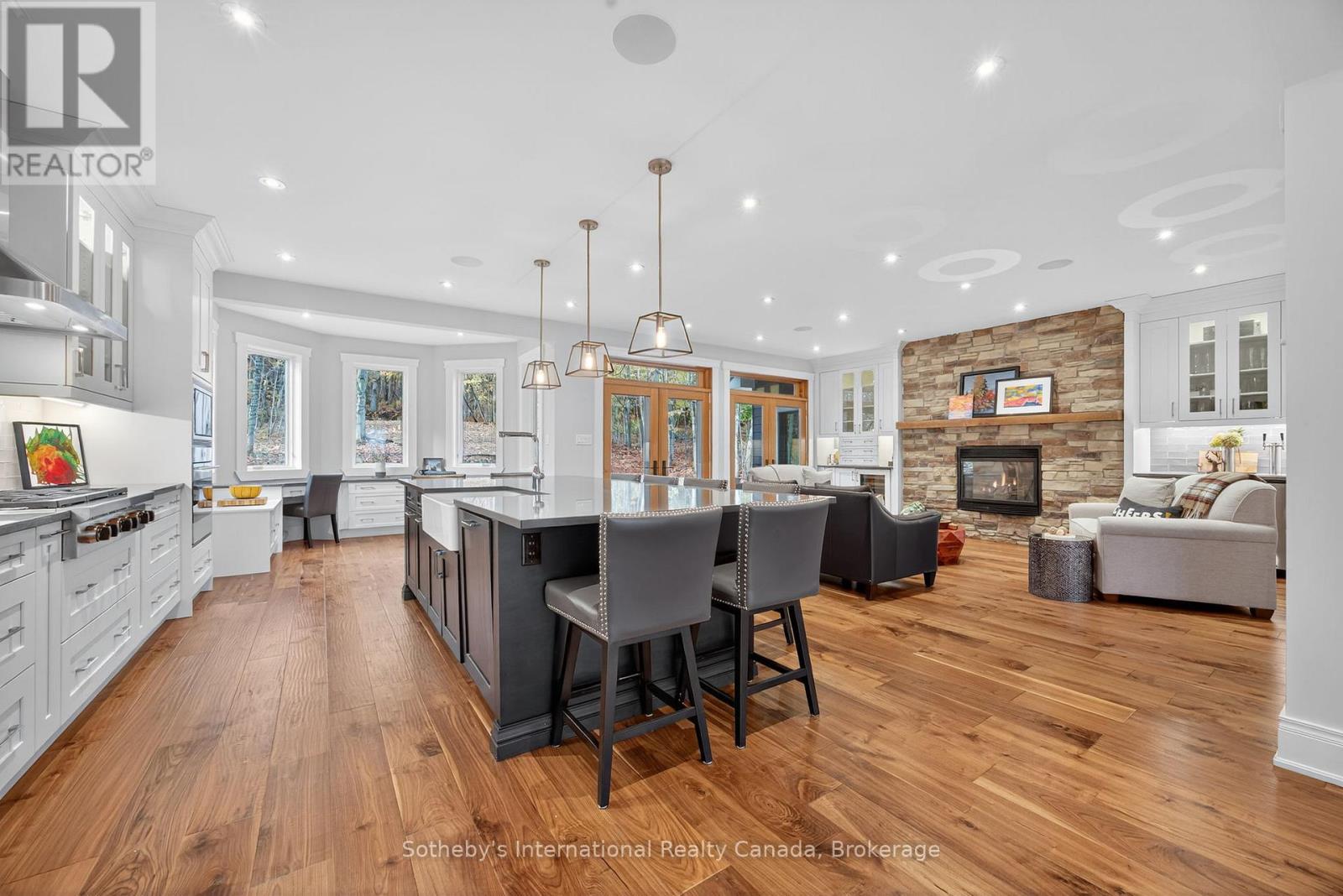 112 Arrowhead Crescent, Blue Mountains, Ontario  L9Y 0R9 - Photo 8 - X12484560