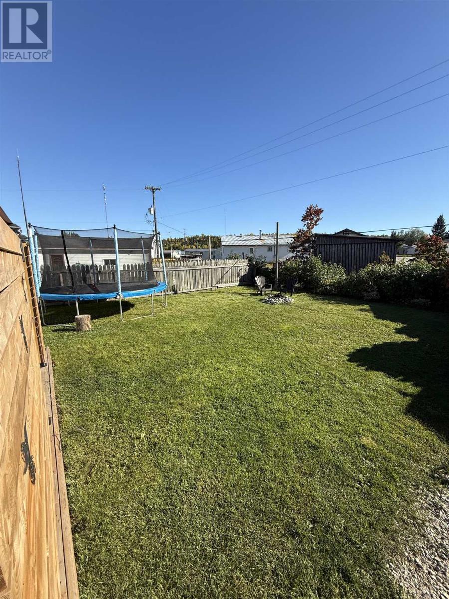 215 Des Sapins, Dubreuilville, Ontario  P0S 1B0 - Photo 5 - SM253086