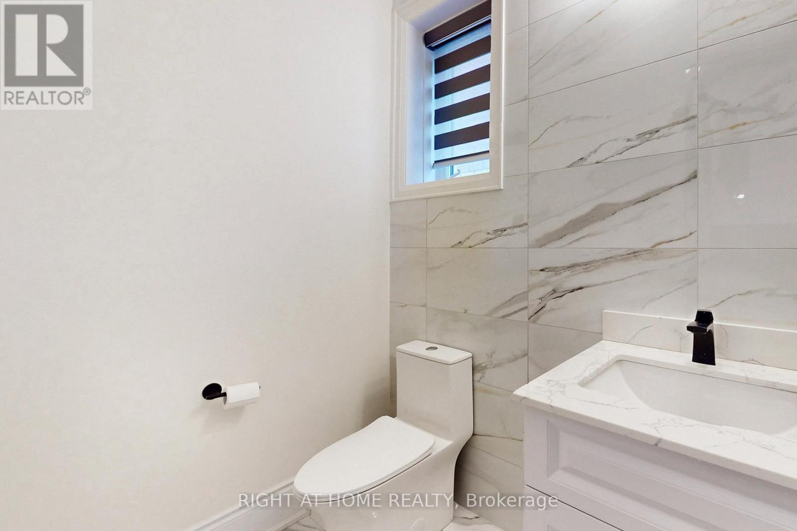 216 Sunset Vista Court E, Aurora, Ontario  L4G 3Y1 - Photo 17 - N12484433