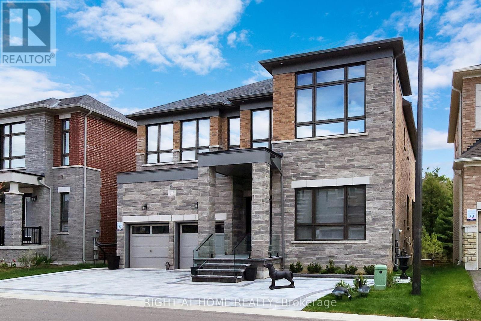 216 Sunset Vista Court E, Aurora, Ontario  L4G 3Y1 - Photo 2 - N12484433