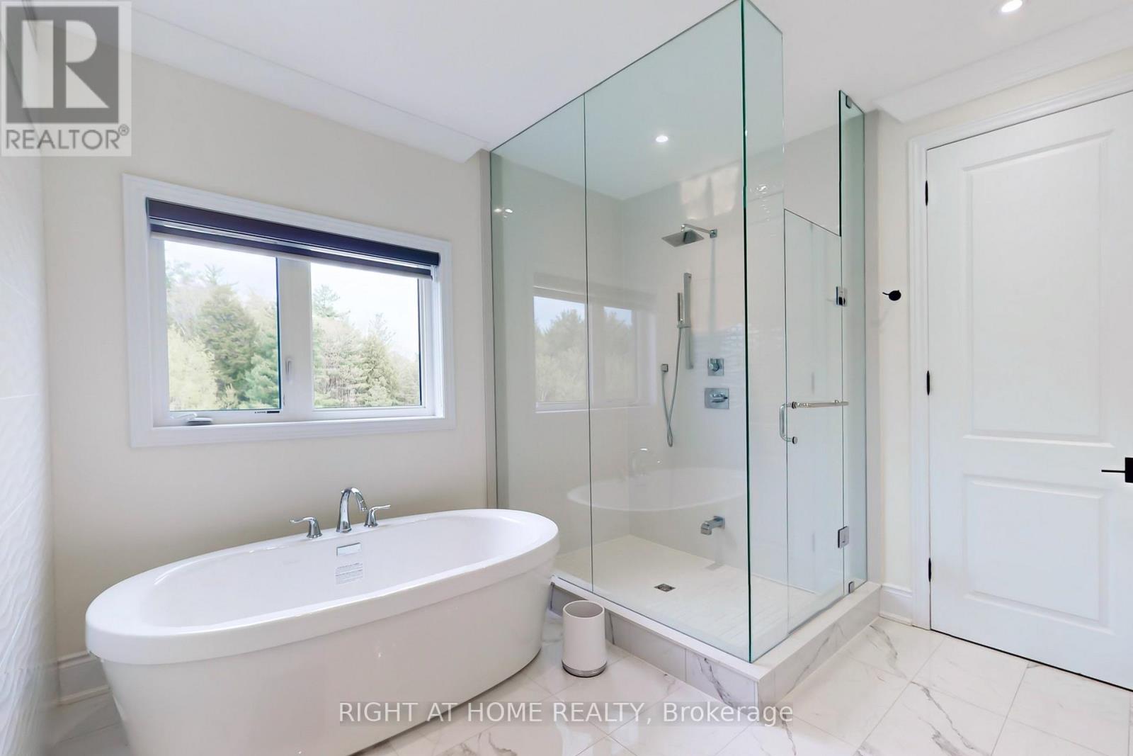 216 Sunset Vista Court E, Aurora, Ontario  L4G 3Y1 - Photo 22 - N12484433