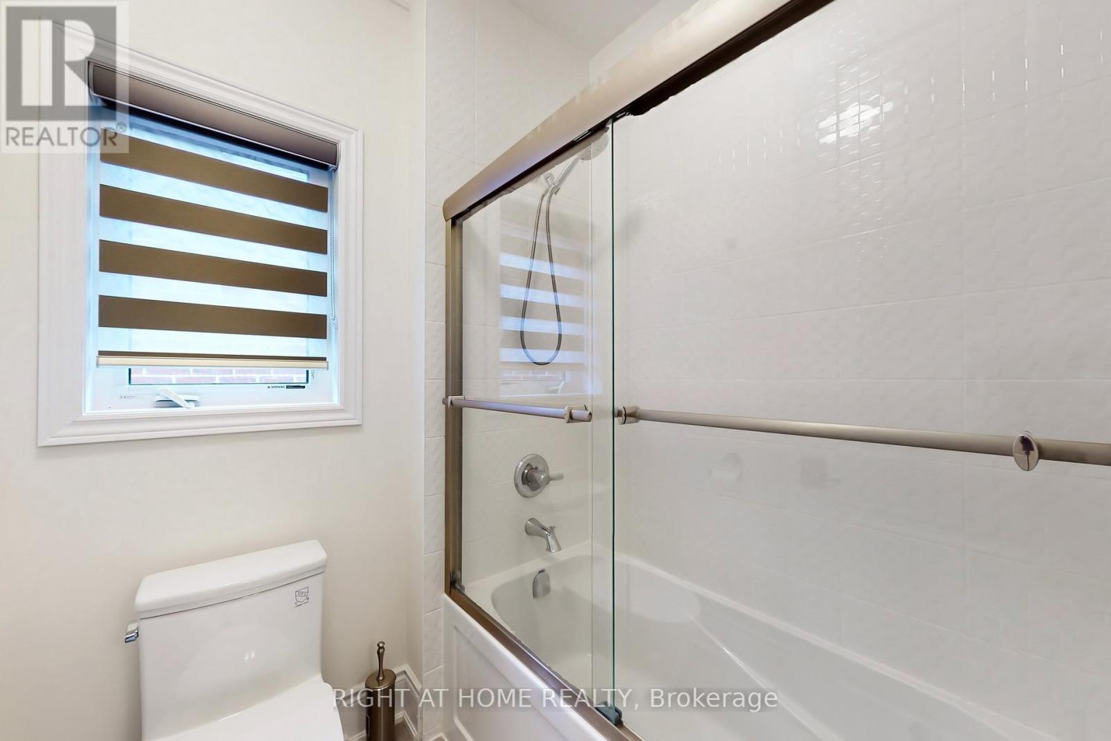 216 Sunset Vista Court E, Aurora, Ontario  L4G 3Y1 - Photo 26 - N12484433