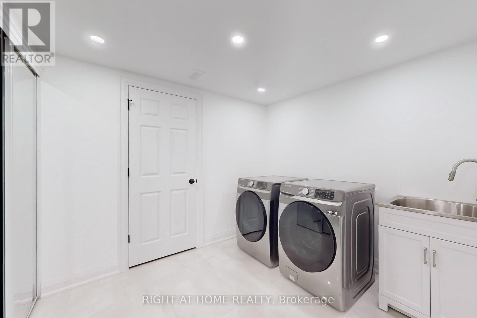 216 Sunset Vista Court E, Aurora, Ontario  L4G 3Y1 - Photo 34 - N12484433