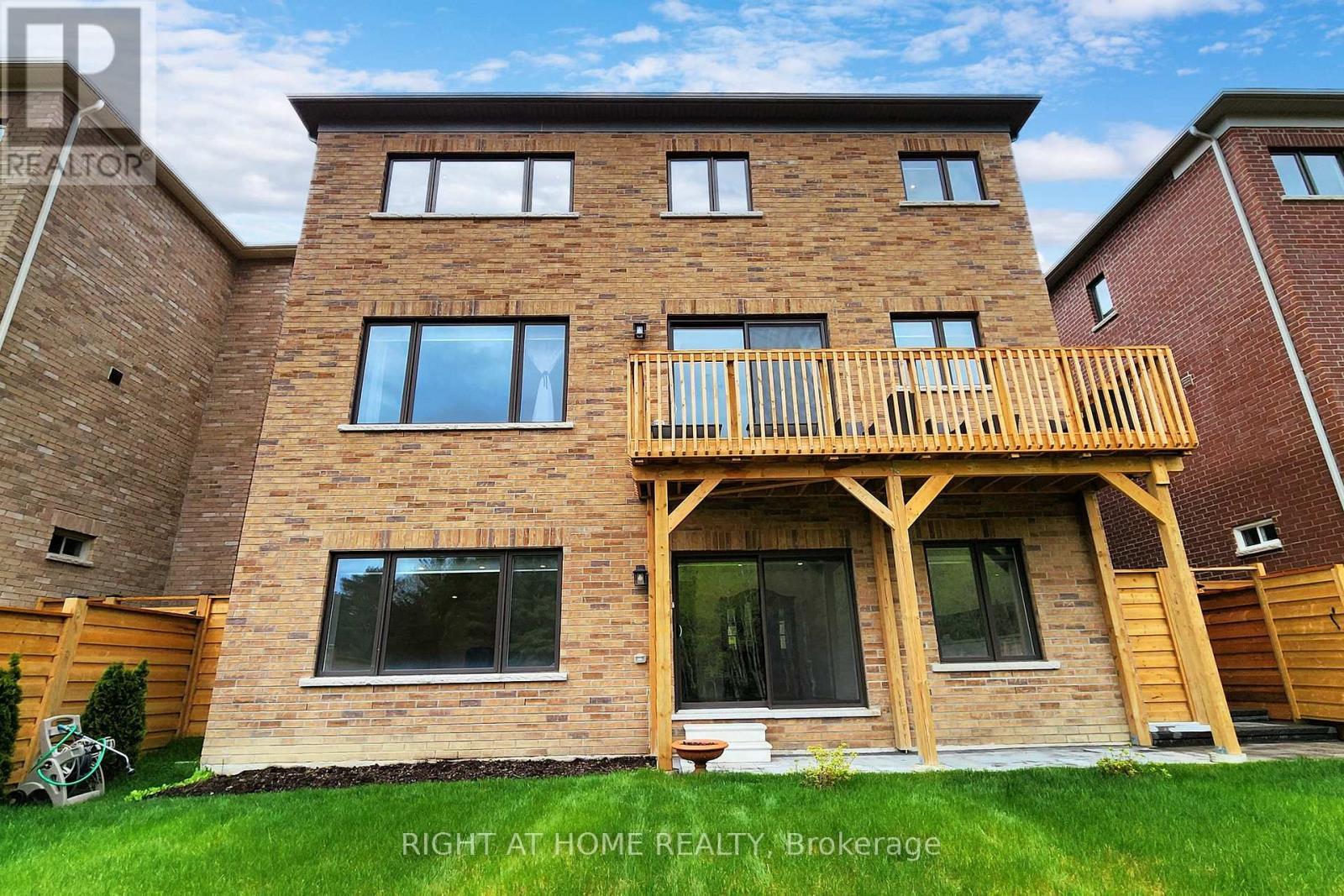 216 Sunset Vista Court E, Aurora, Ontario  L4G 3Y1 - Photo 37 - N12484433