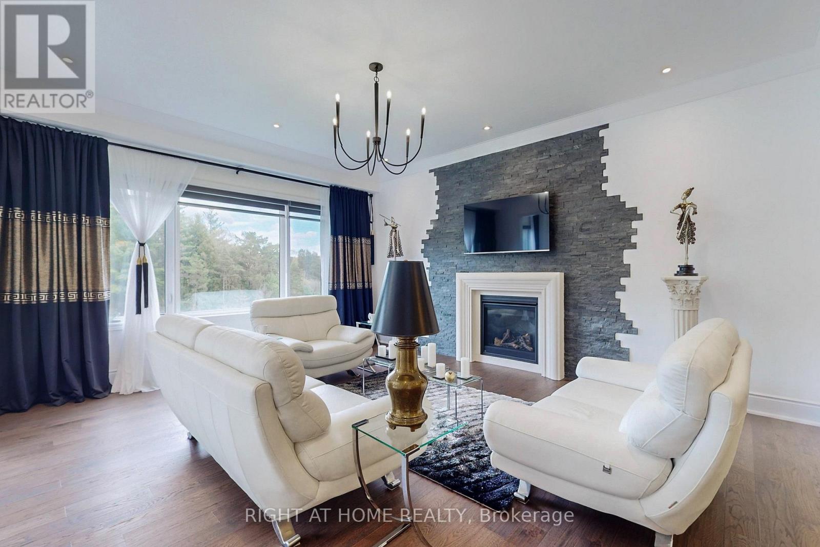 216 Sunset Vista Court E, Aurora, Ontario  L4G 3Y1 - Photo 5 - N12484433