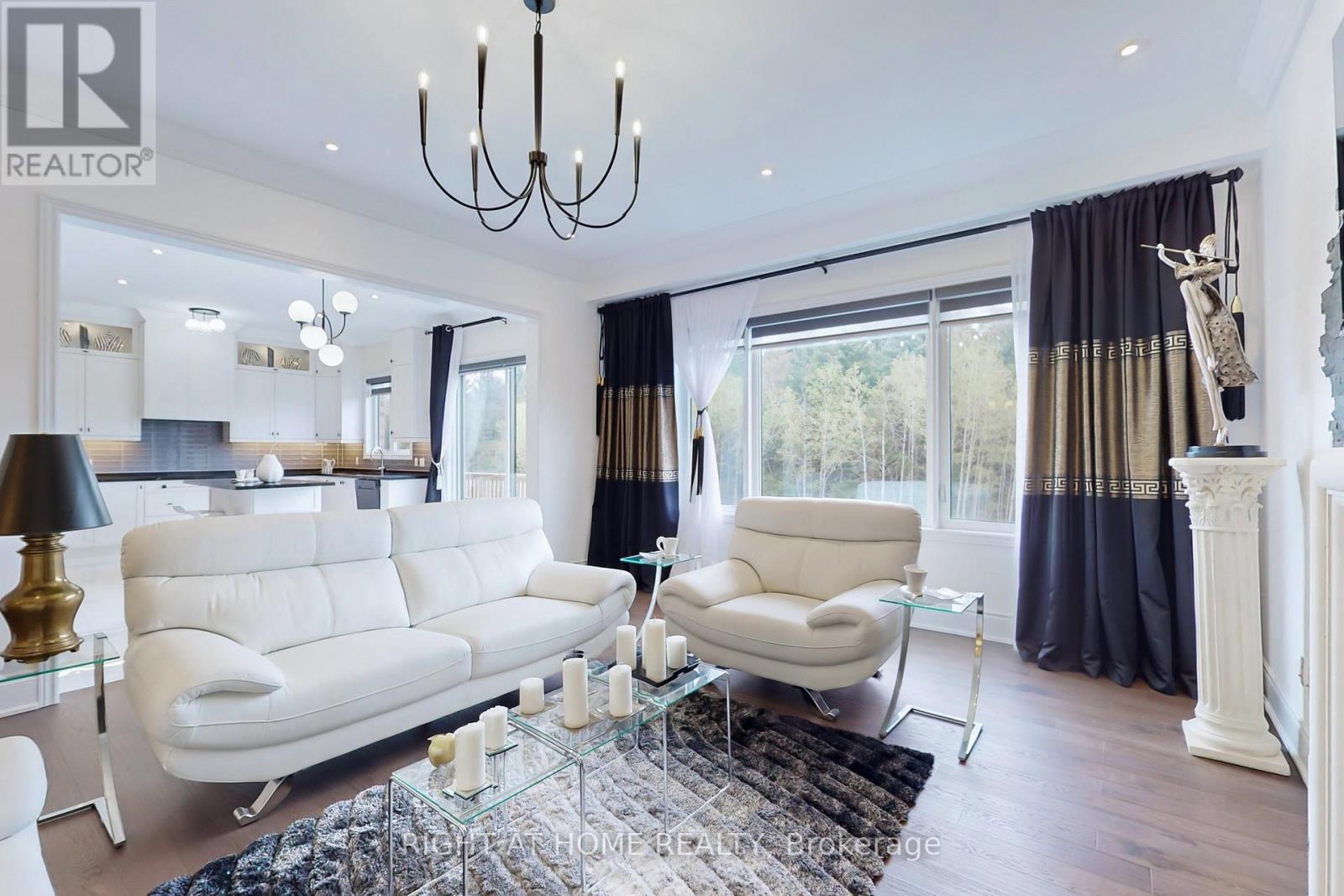 216 Sunset Vista Court E, Aurora, Ontario  L4G 3Y1 - Photo 6 - N12484433