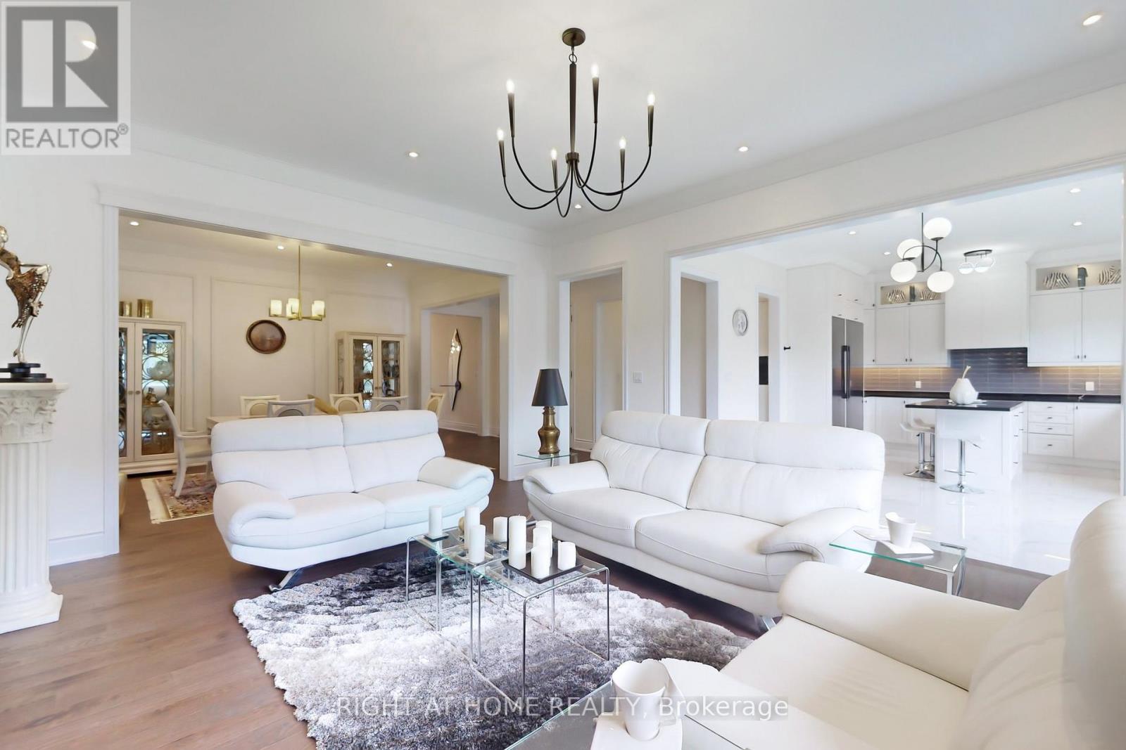 216 Sunset Vista Court E, Aurora, Ontario  L4G 3Y1 - Photo 7 - N12484433