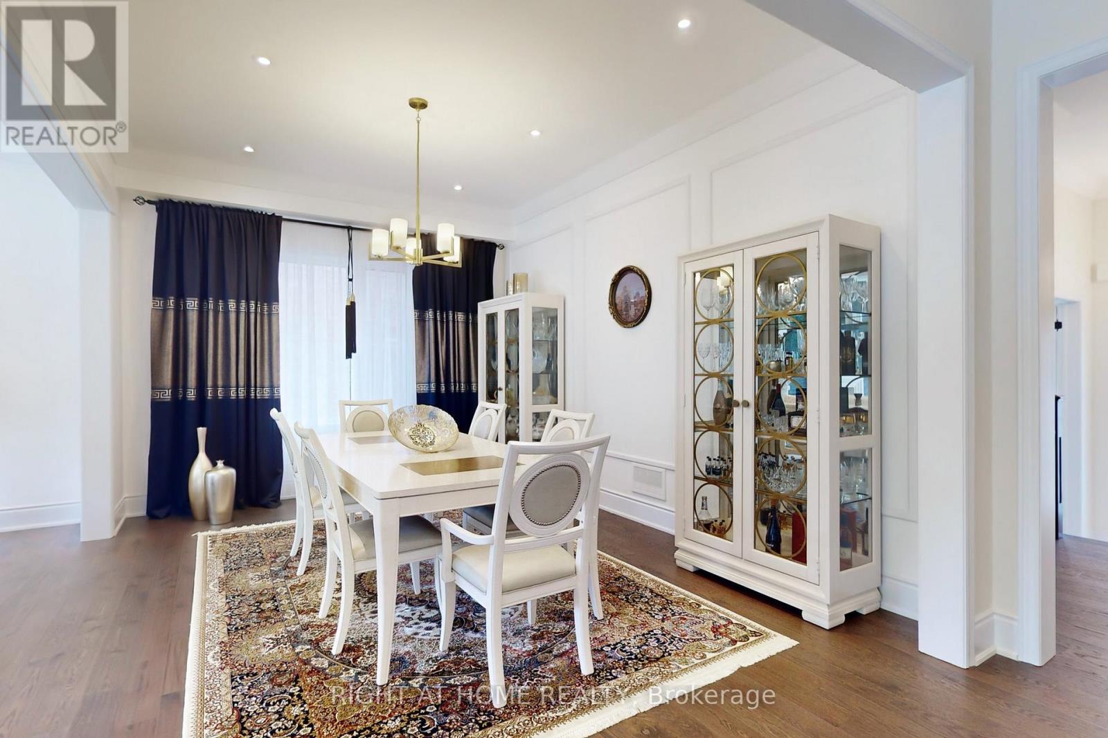 216 Sunset Vista Court E, Aurora, Ontario  L4G 3Y1 - Photo 8 - N12484433