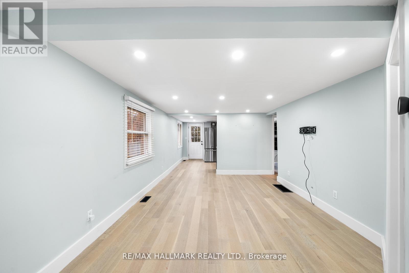 242 Pine Beach Drive, Georgina, Ontario  L4P 2V5 - Photo 10 - N12484459