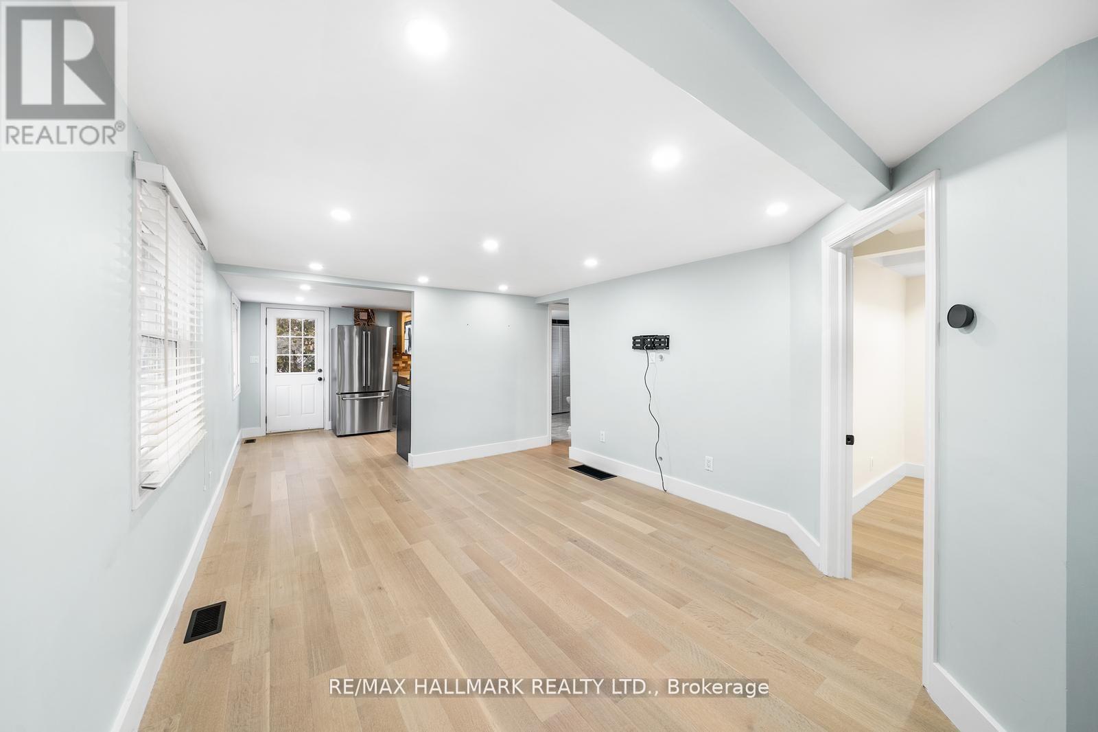 242 Pine Beach Drive, Georgina, Ontario  L4P 2V5 - Photo 11 - N12484459