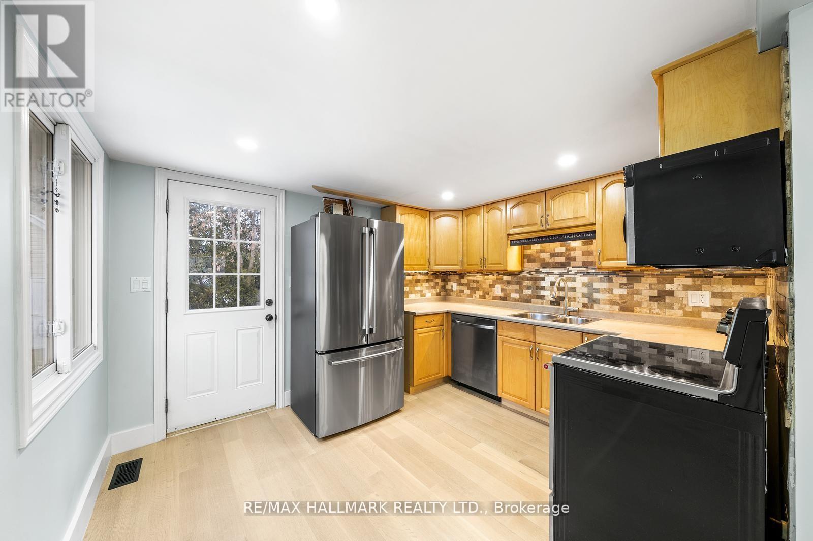 242 Pine Beach Drive, Georgina, Ontario  L4P 2V5 - Photo 2 - N12484459