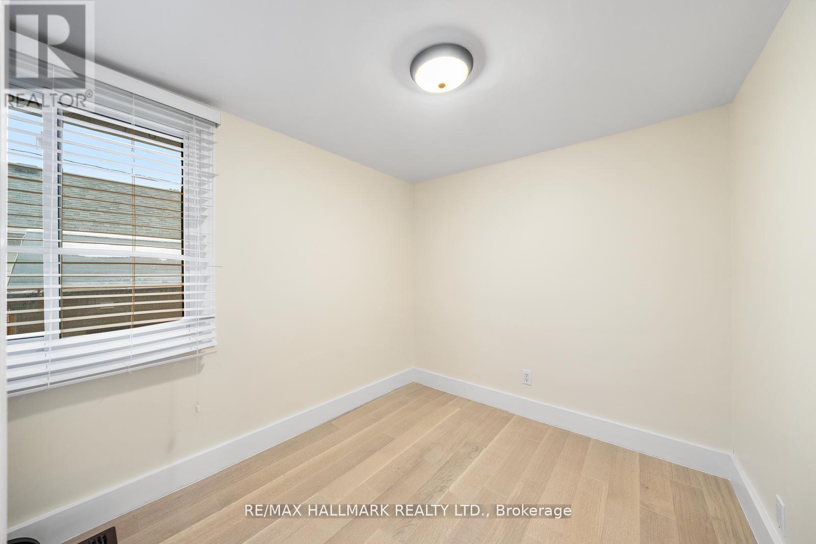 242 Pine Beach Drive, Georgina, Ontario  L4P 2V5 - Photo 4 - N12484459