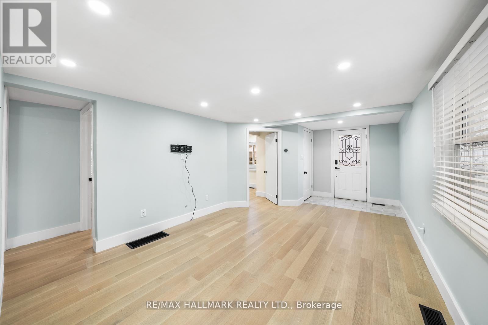 242 Pine Beach Drive, Georgina, Ontario  L4P 2V5 - Photo 5 - N12484459