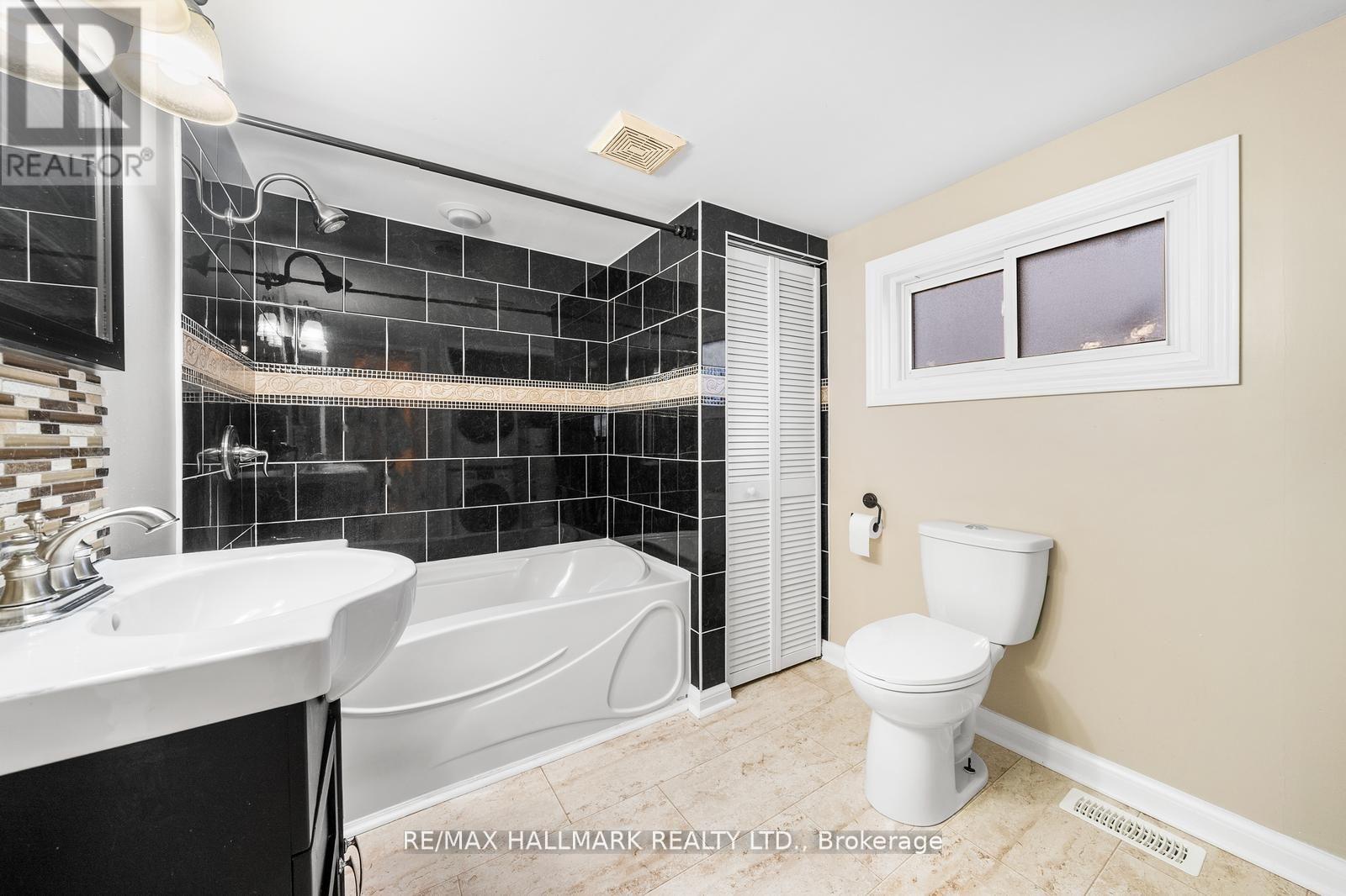 242 Pine Beach Drive, Georgina, Ontario  L4P 2V5 - Photo 7 - N12484459