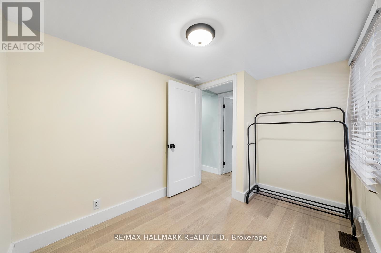 242 Pine Beach Drive, Georgina, Ontario  L4P 2V5 - Photo 8 - N12484459