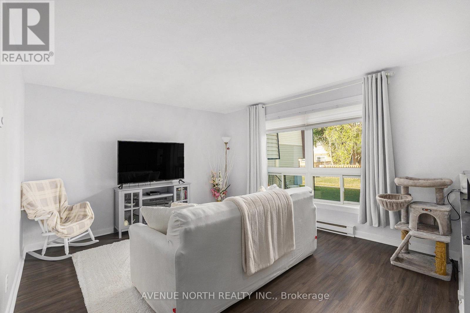 104 - 15a Woodvale Green, Ottawa, Ontario  K2G 4H1 - Photo 6 - X12484507