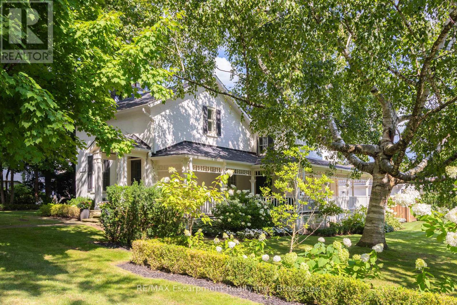 212 KING STREET, Oakville, Ontario