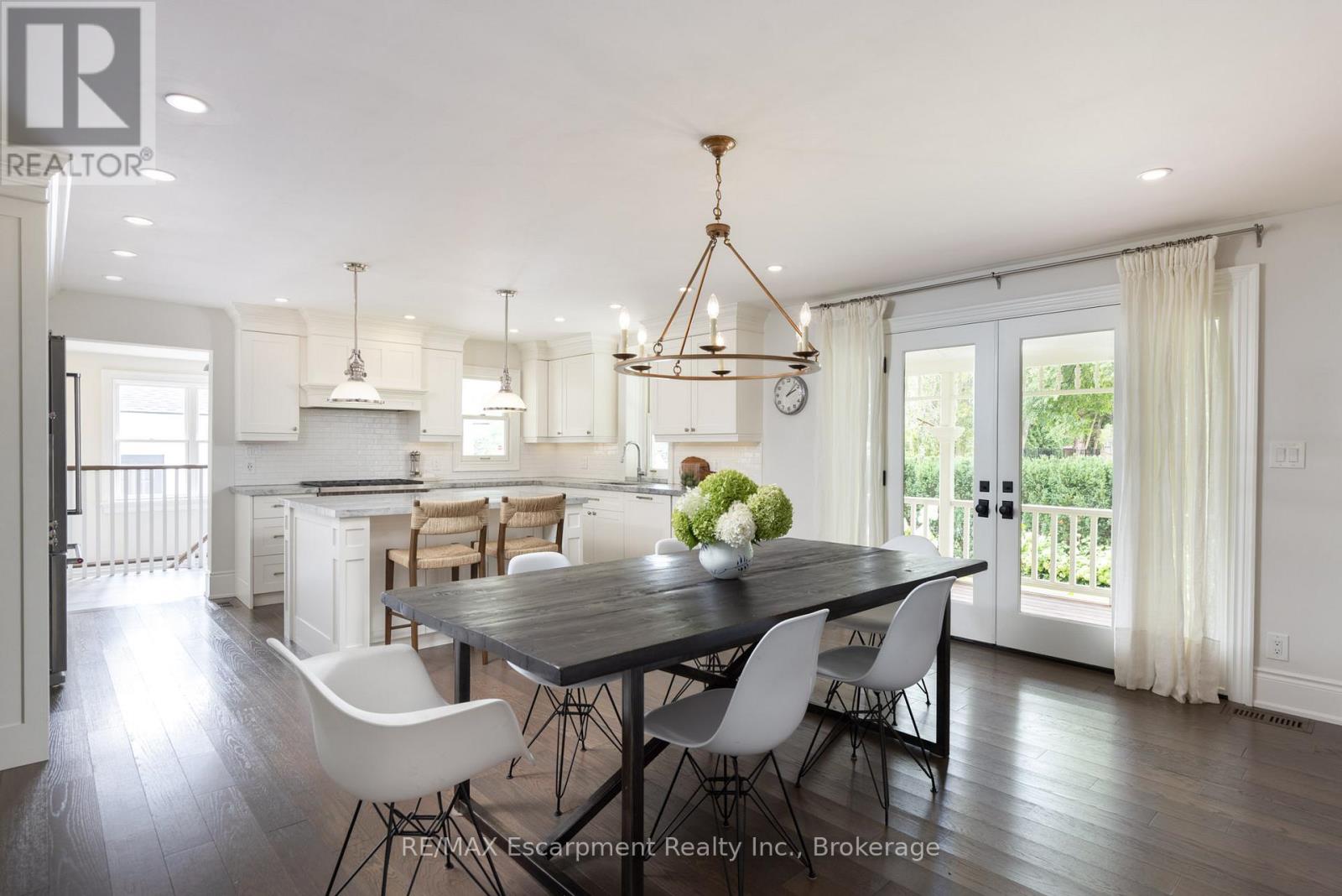 212 King Street, Oakville, Ontario  L6J 1B5 - Photo 13 - W12484487