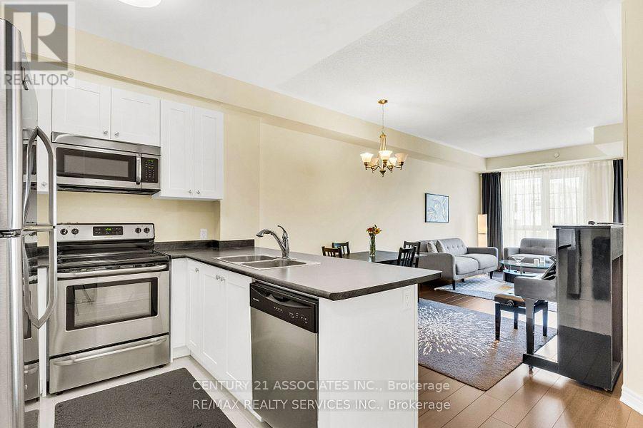 420 - 216 Oak Park Boulevard, Oakville, Ontario  L6H 0K3 - Photo 8 - W12479261