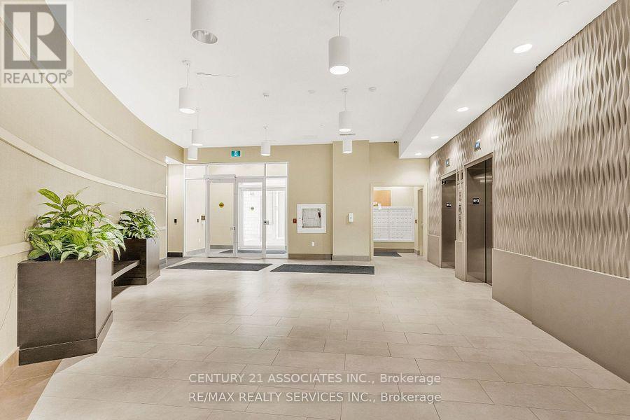 420 - 216 Oak Park Boulevard, Oakville, Ontario  L6H 0K3 - Photo 3 - W12479261