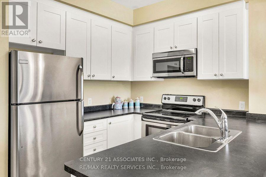 420 - 216 Oak Park Boulevard, Oakville, Ontario  L6H 0K3 - Photo 7 - W12479261