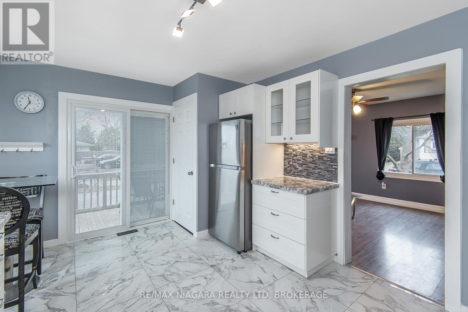 92 Hodgkins Avenue, Thorold, Ontario  L2V 1M1 - Photo 10 - X12484532