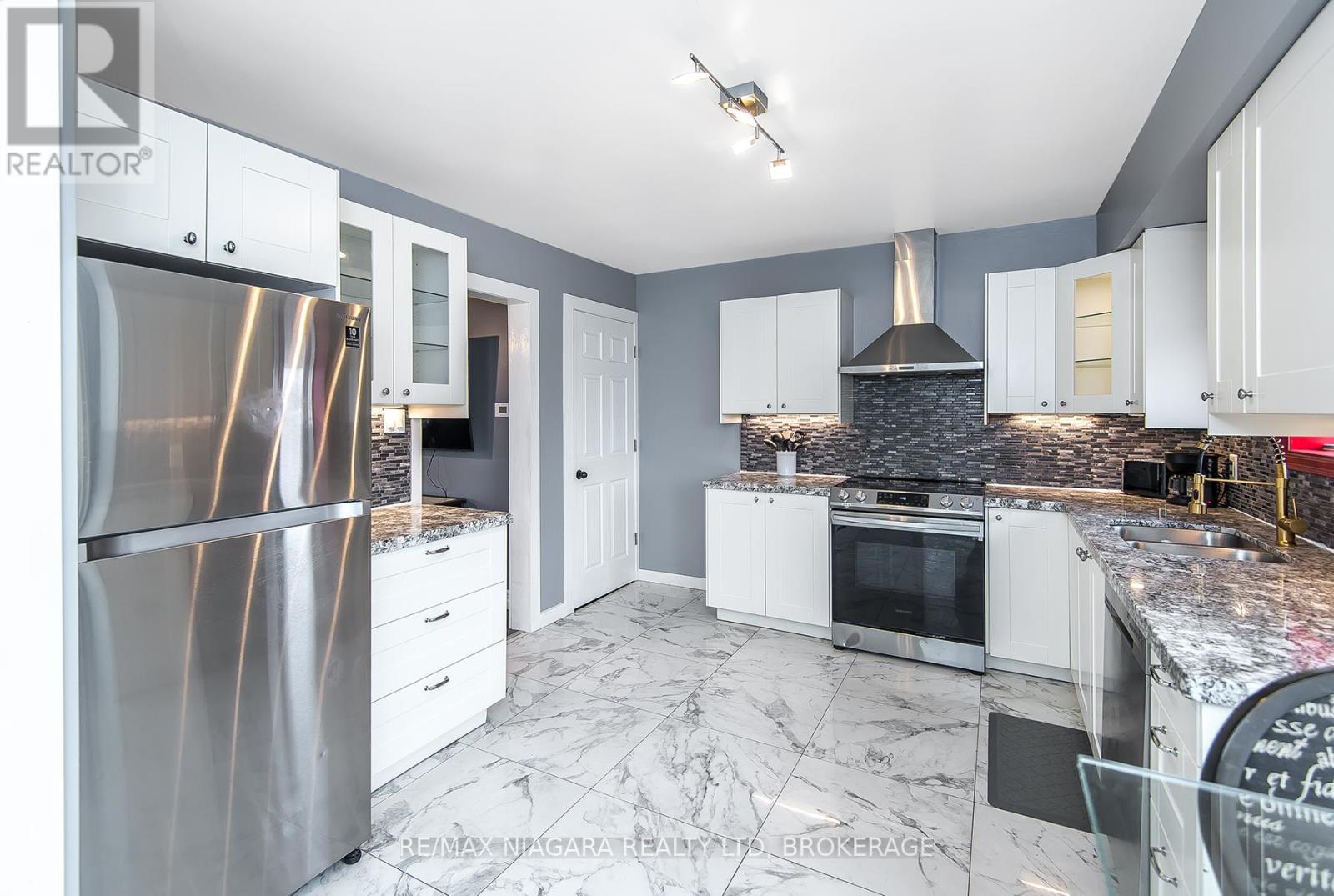 92 Hodgkins Avenue, Thorold, Ontario  L2V 1M1 - Photo 11 - X12484532