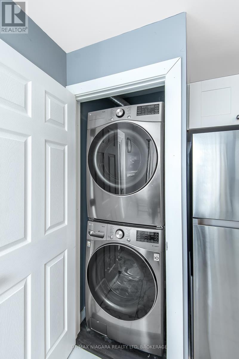 92 Hodgkins Avenue, Thorold, Ontario  L2V 1M1 - Photo 12 - X12484532