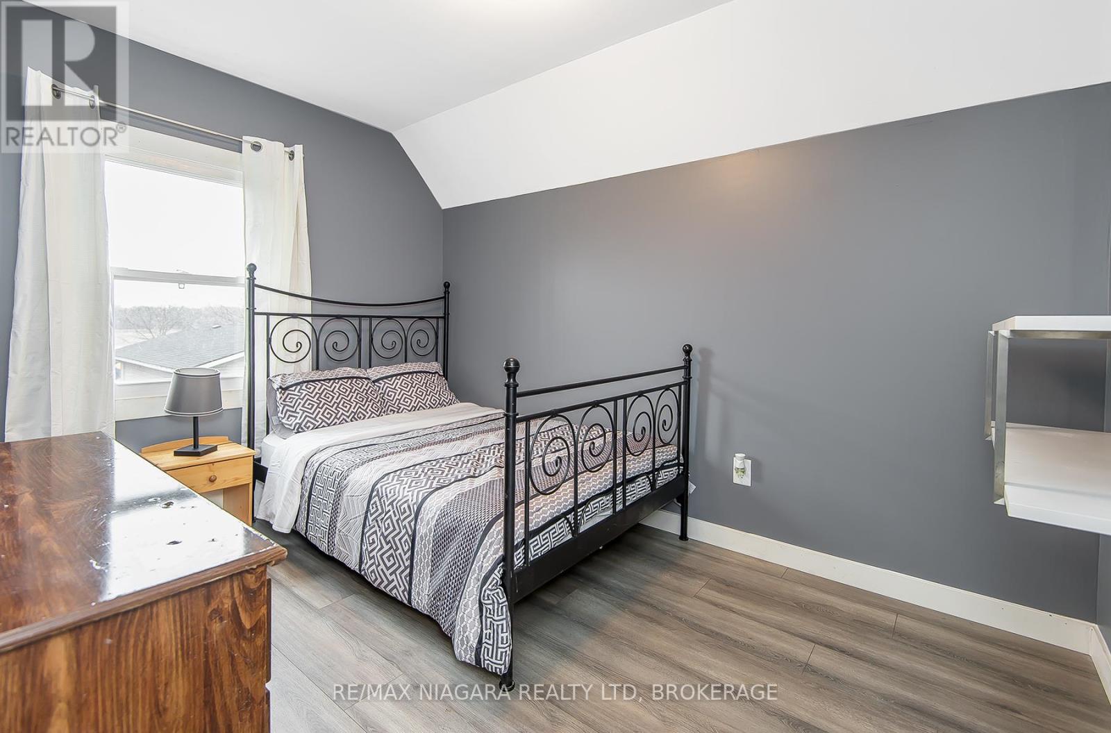 92 Hodgkins Avenue, Thorold, Ontario  L2V 1M1 - Photo 13 - X12484532