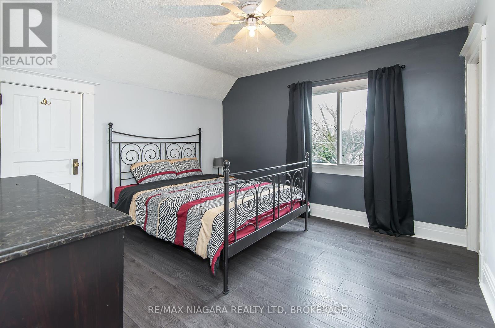 92 Hodgkins Avenue, Thorold, Ontario  L2V 1M1 - Photo 15 - X12484532