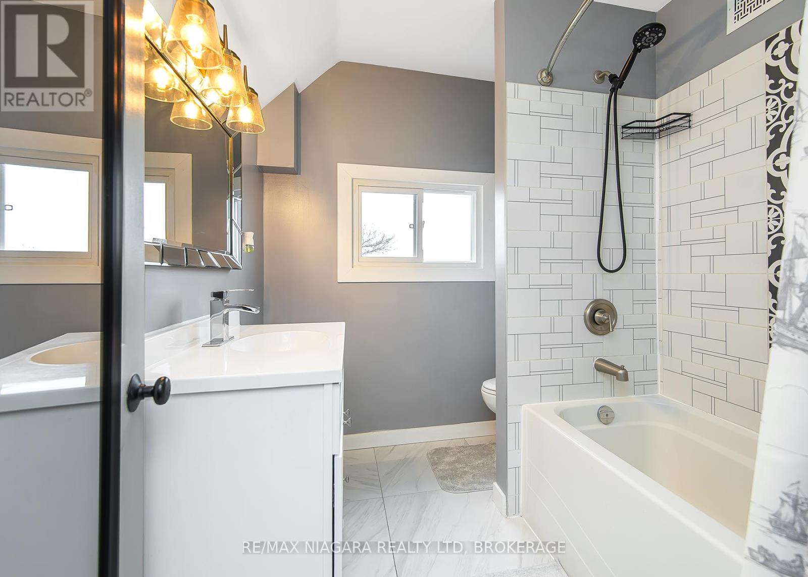 92 Hodgkins Avenue, Thorold, Ontario  L2V 1M1 - Photo 17 - X12484532