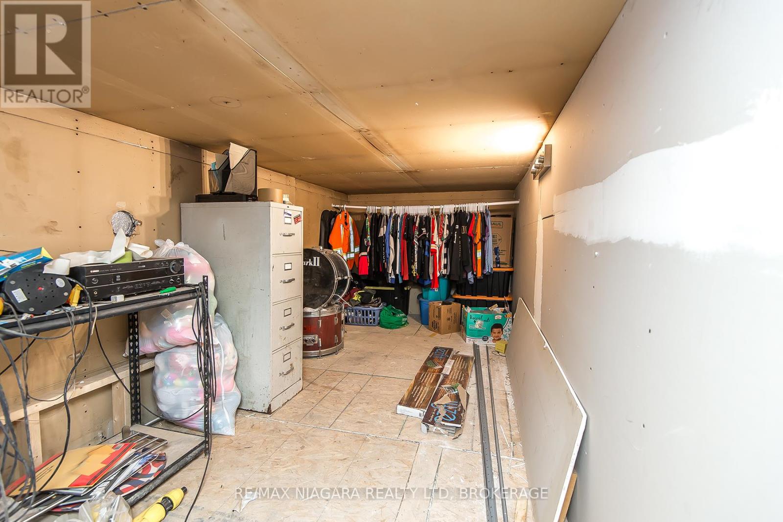 92 Hodgkins Avenue, Thorold, Ontario  L2V 1M1 - Photo 39 - X12484532